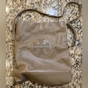 TORY BURCH KIPP MESSENGER fold over bag. With dust bag
